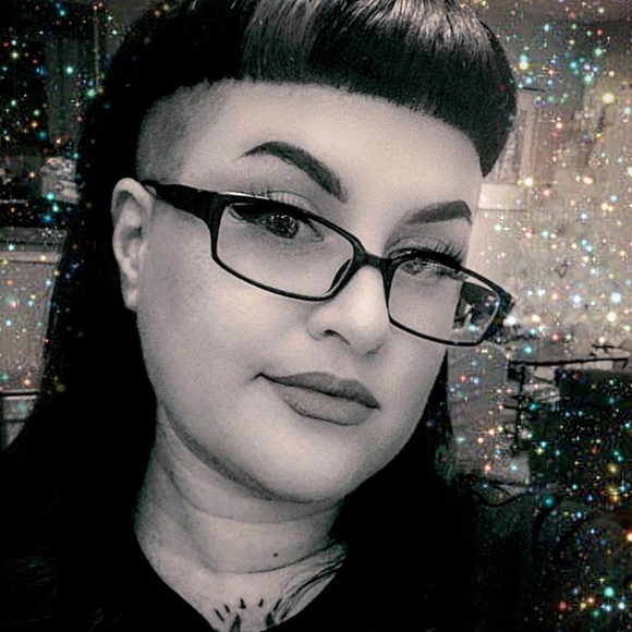 Meet your Posher, Gabriella - Picture 3 of 5